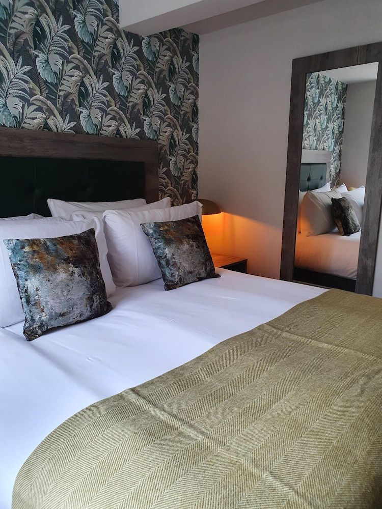 The Coach and Horses Standard Double Room, Ensuite (King Size Standard) 7