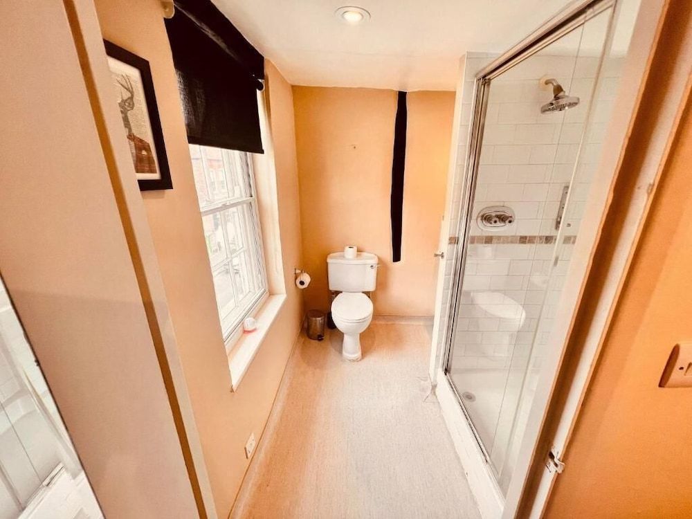 George and Dragon Hotel Standard Room 7