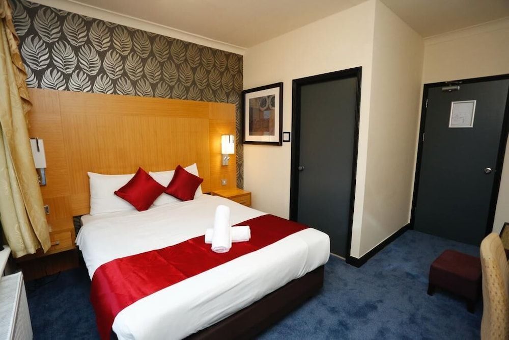 Acorn Lodge Gatwick Deluxe Double Room 12
