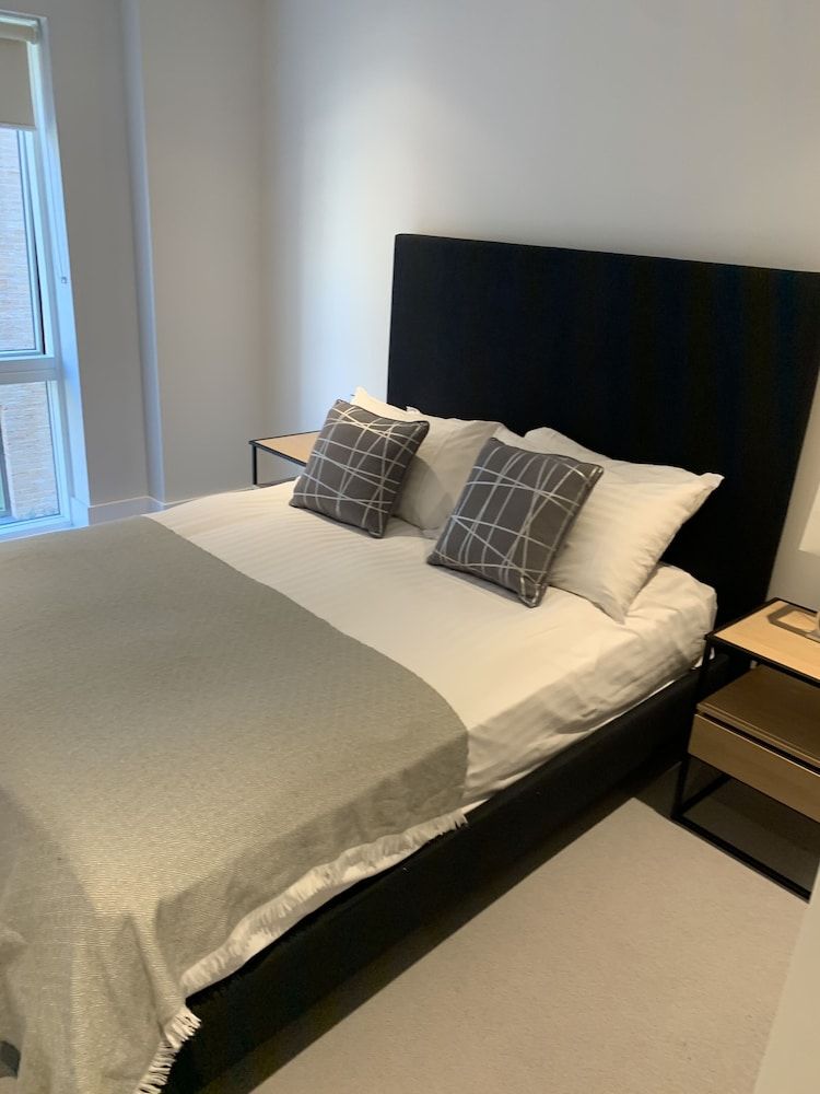 undefined Charles Hope Apartments Heathrow North 5