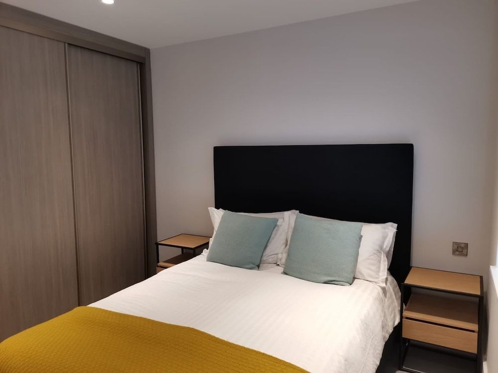 undefined Charles Hope Heathrow North 10