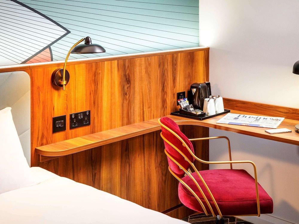 IBIS STYLES London Heathrow East Family Room, 2 Twin Beds, Accessible 8