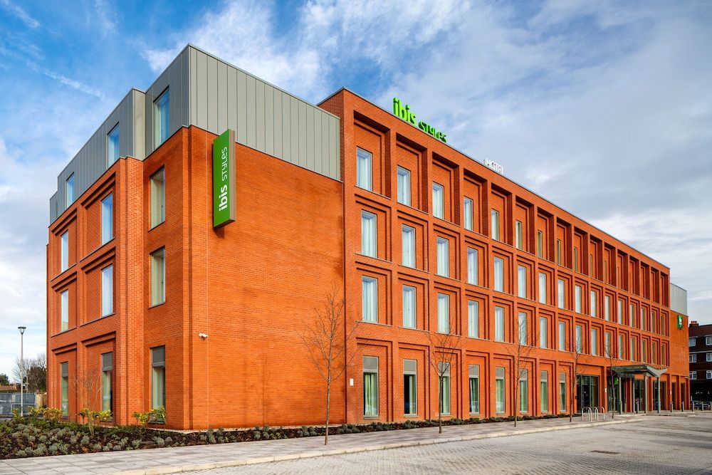 undefined IBIS STYLES London Heathrow East 2