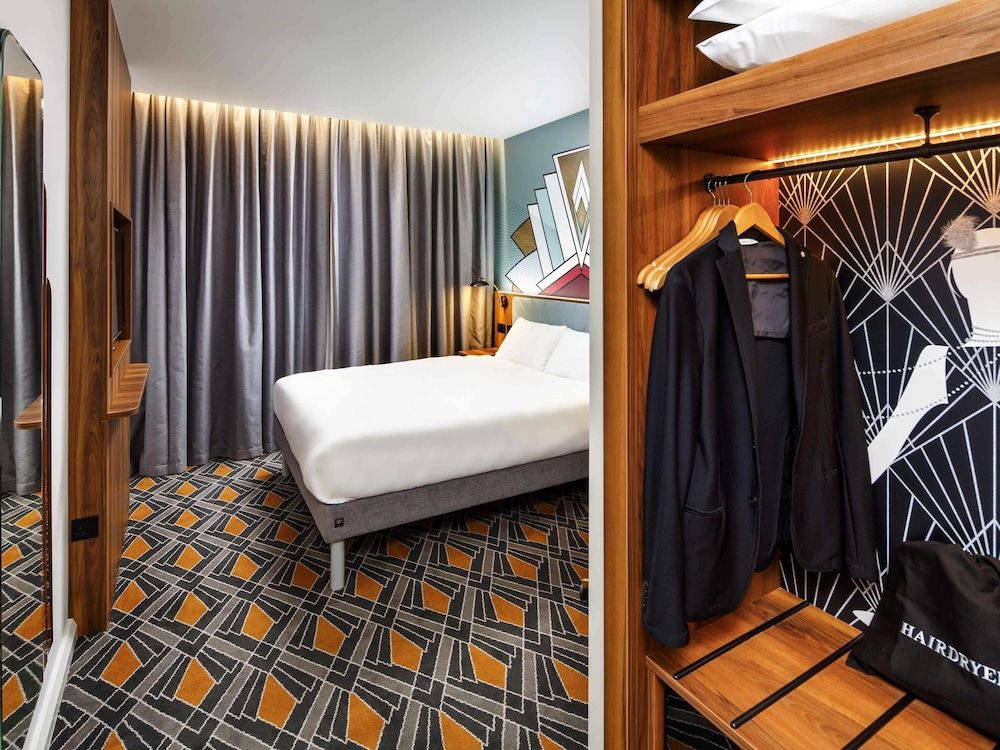 IBIS STYLES London Heathrow East Room, 1 Queen Bed 3