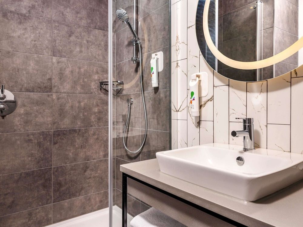 IBIS STYLES London Heathrow East Room, 2 Twin Beds 6