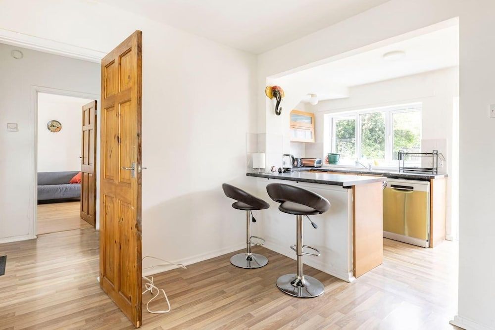 Spacious 3-bed House With car Park Near Heathrow House 17