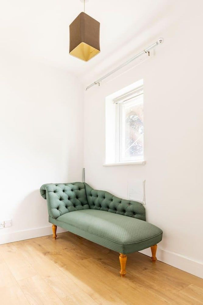 Spacious 3-bed House With car Park Near Heathrow House 20