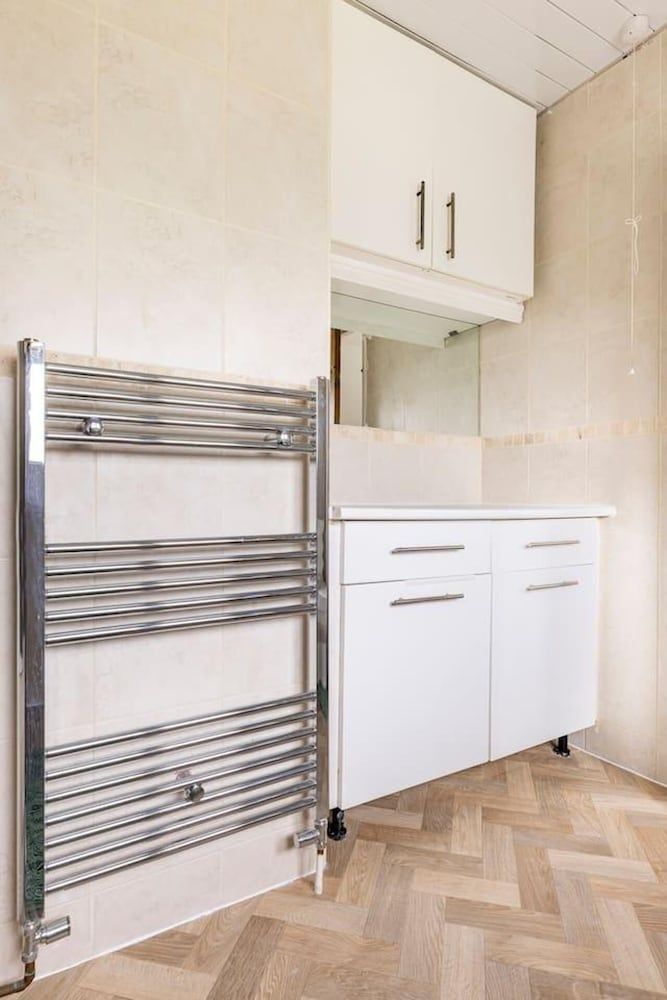 Spacious 3-bed House With car Park Near Heathrow House 15