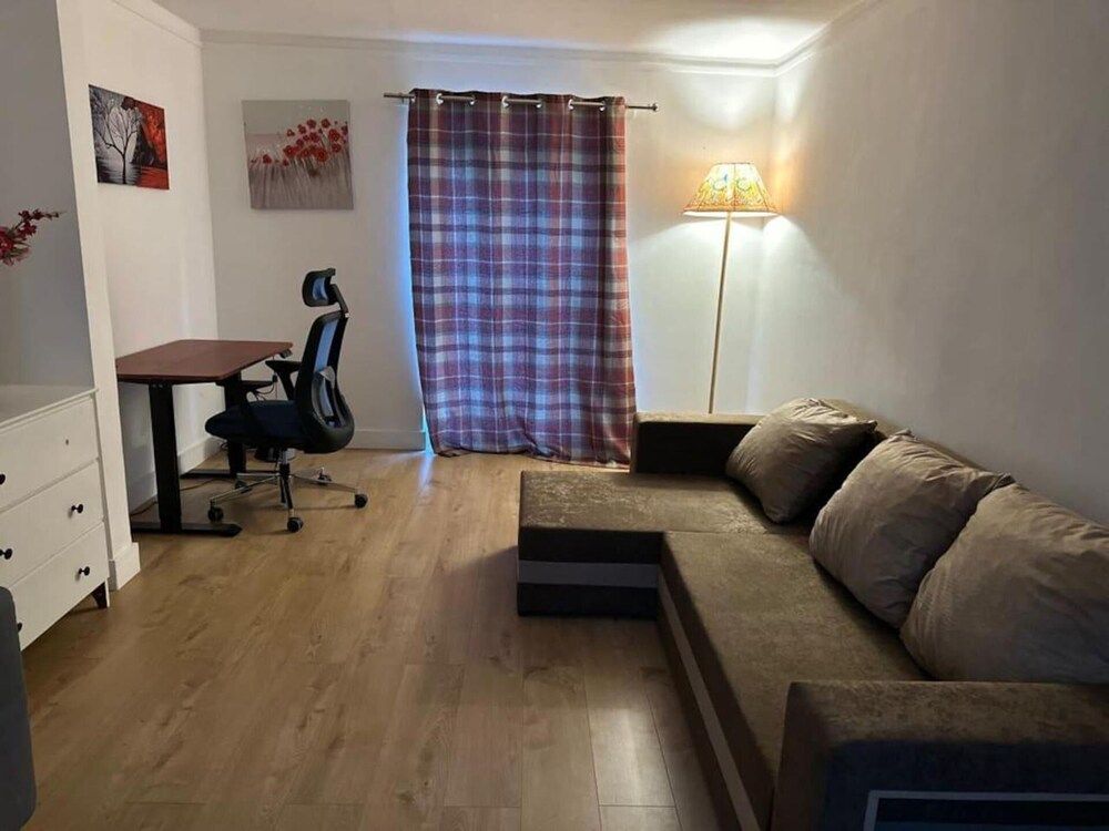 Spacious 3-bed House With car Park Near Heathrow House 9