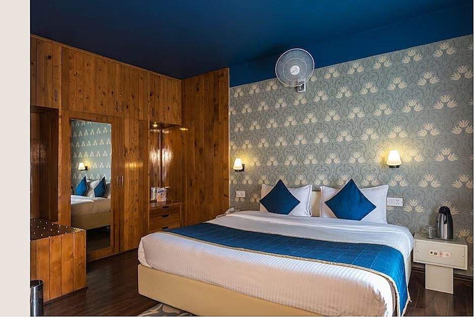 Super Deluxe Room with Bathtub