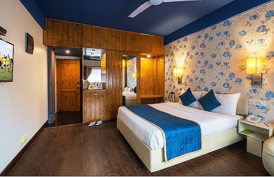 Honeymoon Inn Manali Deluxe Room with Bathtub 3