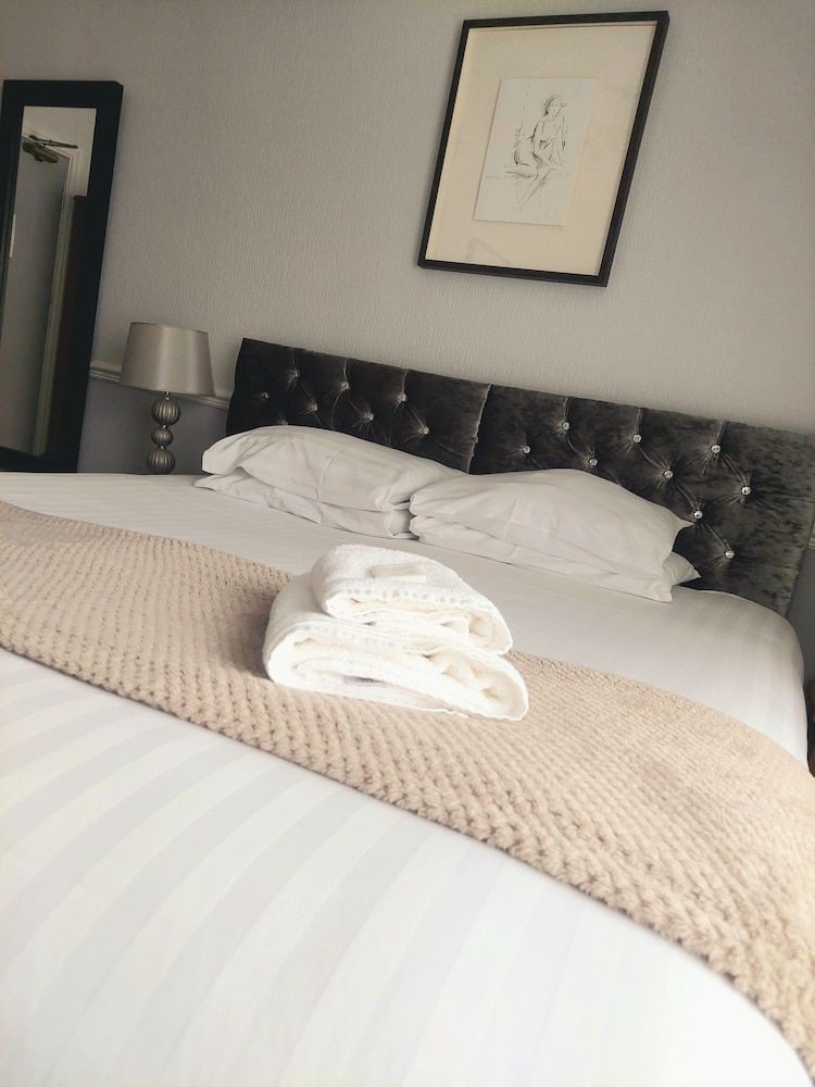 The Black Lion Royal Hotel Double Room 2