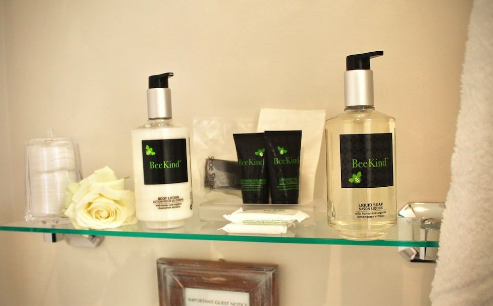 The Barn Deluxe King Room 4