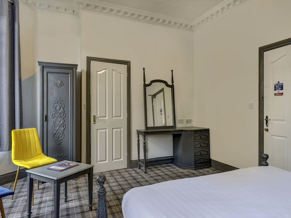 Empire Hotel Standard Double Room, 1 Double Bed 4