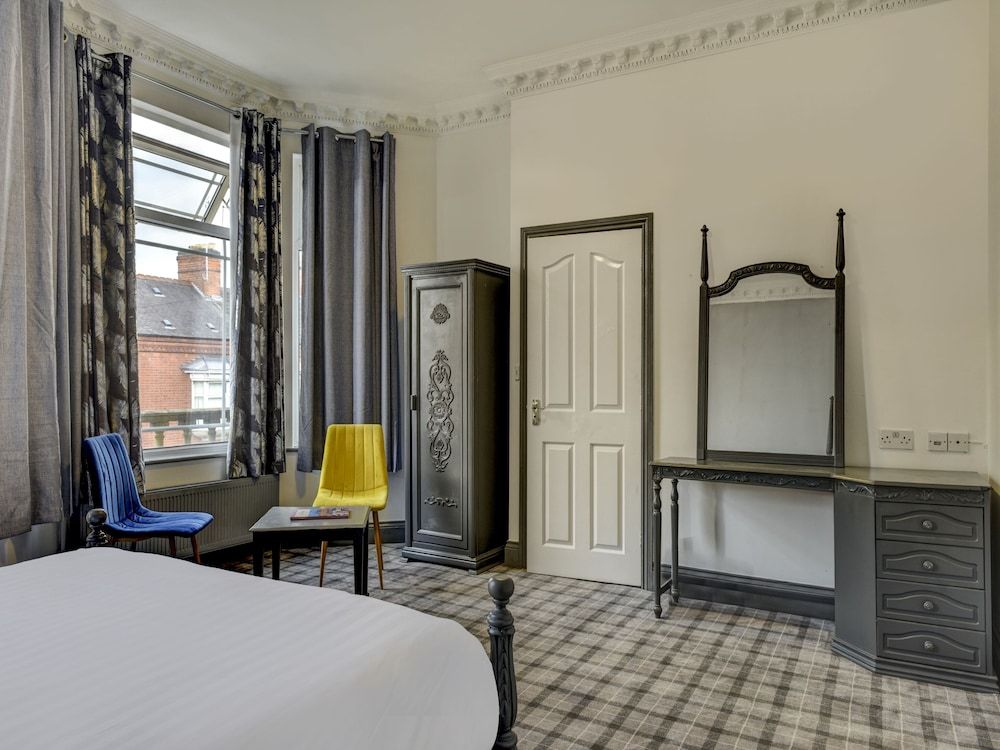 Empire Hotel Standard Double Room, 1 Double Bed 3