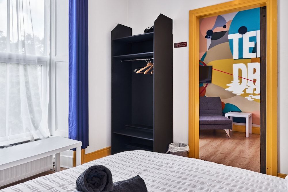 Forty Four North Twin Room, Shared Bathroom 17