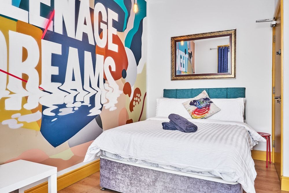 Forty Four North Twin Room, Shared Bathroom 2