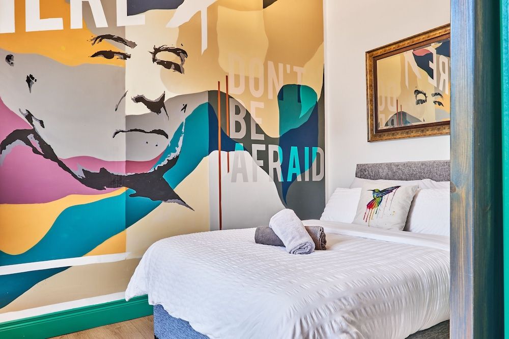 Forty Four North Twin Room, Shared Bathroom