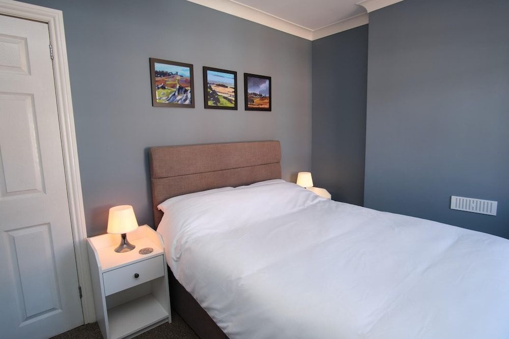 House (2 Bedrooms)