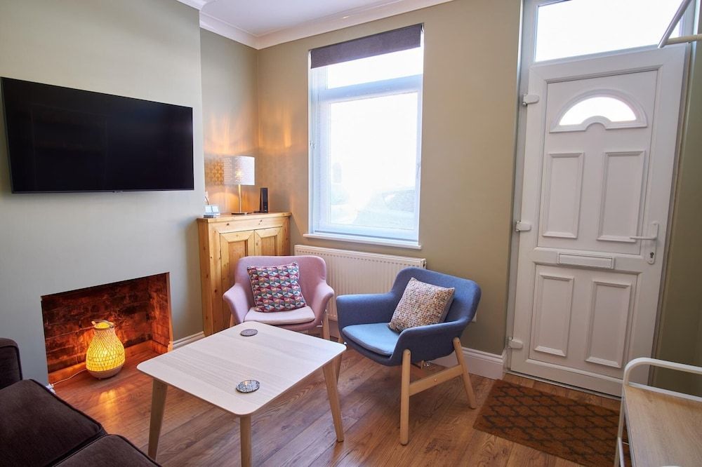 House (2 Bedrooms)