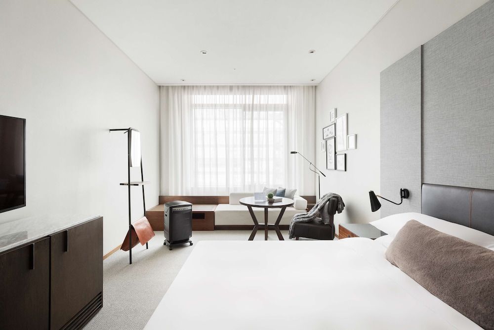 Room, 1 King Bed (PURE)