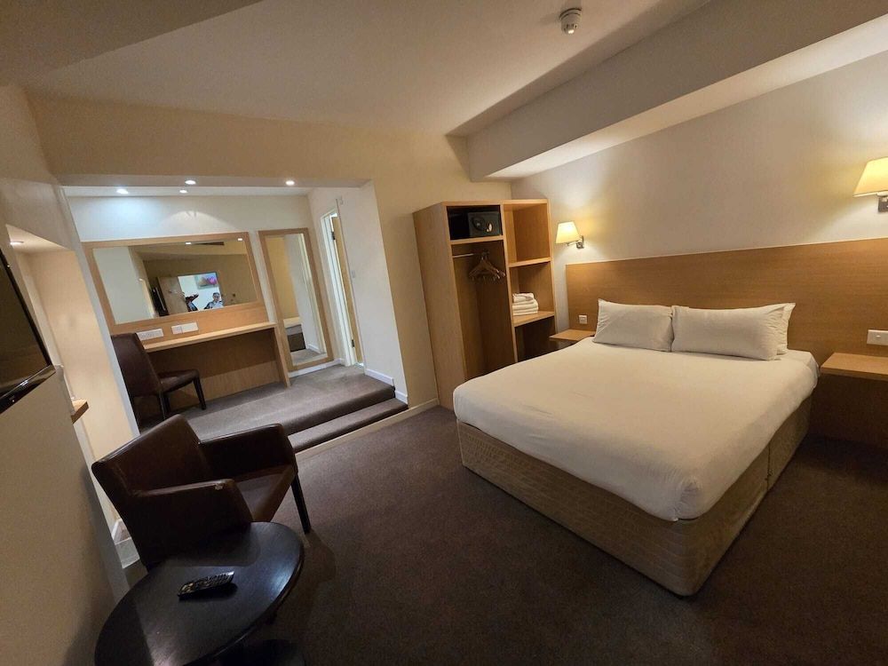 Luton Hotel Standard Double Room, 1 Double Bed 2