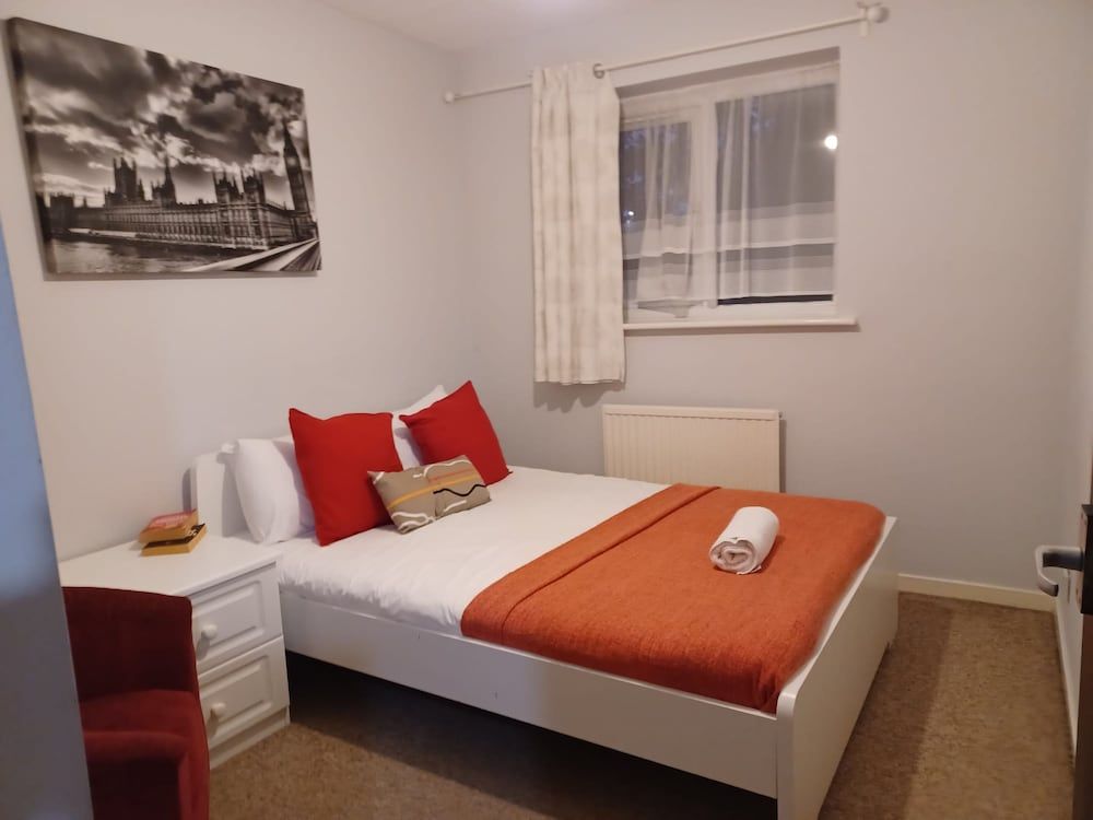 Deluxe House, Private Bathroom, Park View (Spacious 4 Bedroom)