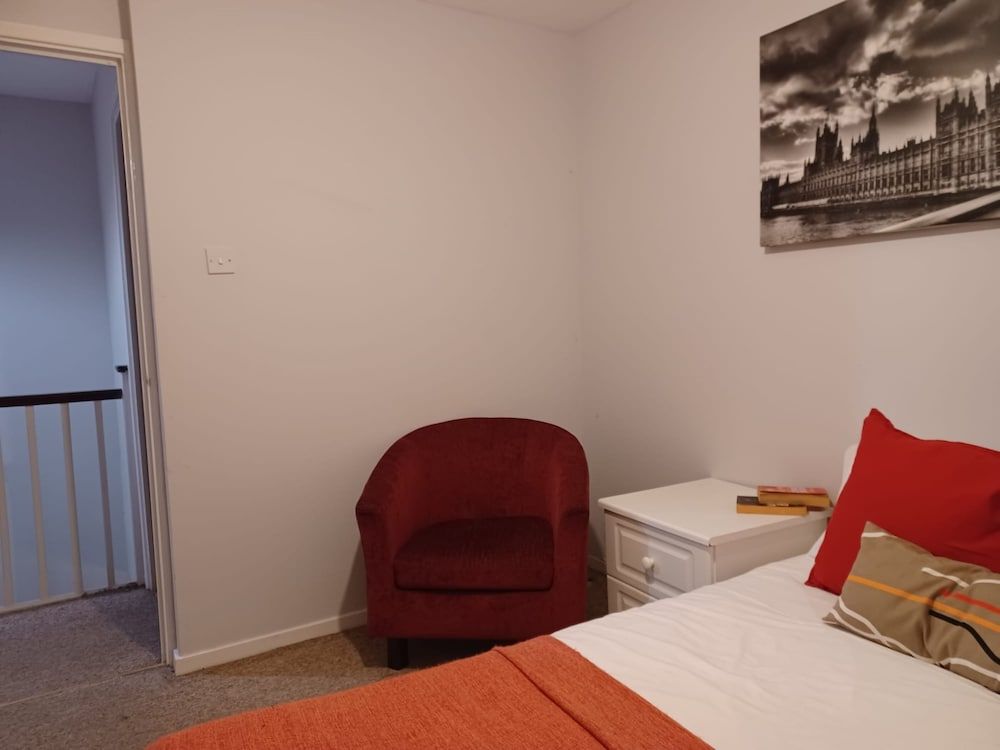 Deluxe House, Private Bathroom, Park View (Spacious 4 Bedroom)