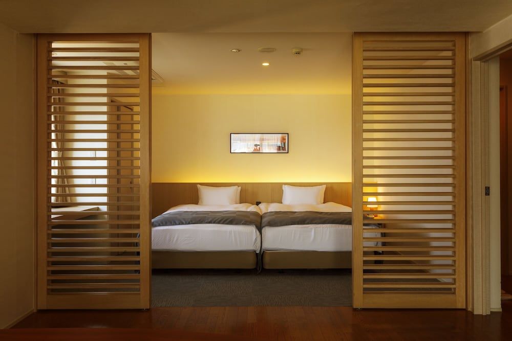 Corner Suite 1004, Smoking (Residence)