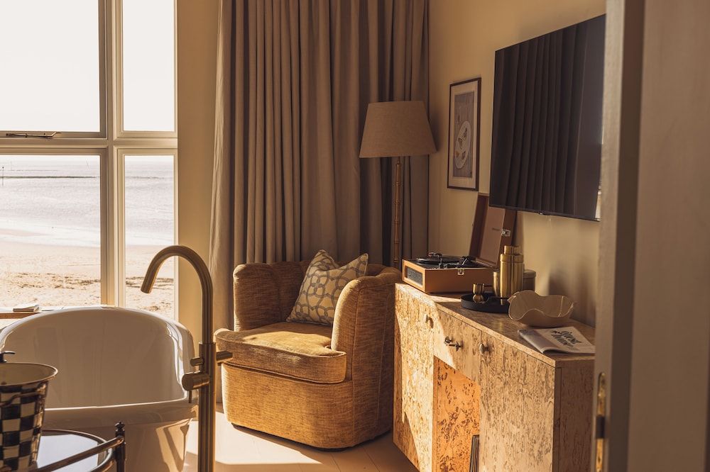 No.42 by GuestHouse Margate Suite (Lookout) 7