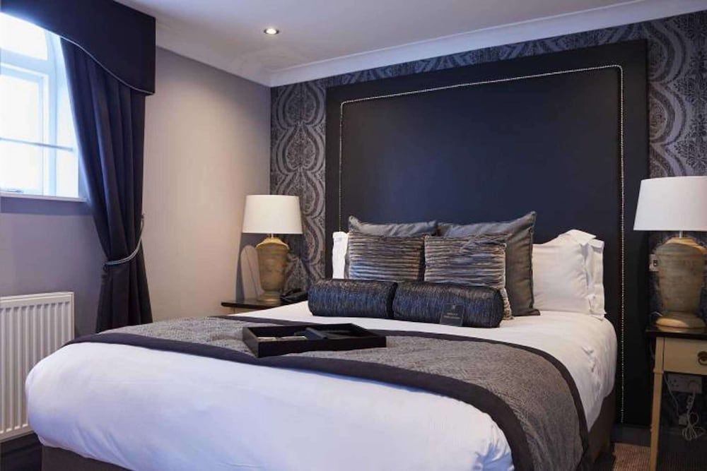 WorldHotels Distinctive Woughton House Hotel Junior Suite, 1 Double Bed, Non Smoking (with Sofabed) 2