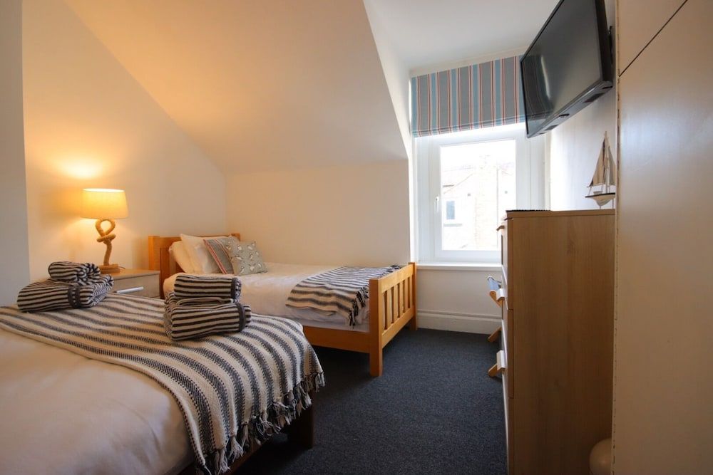 Kindly Light Cottage Cottage, Private Bathroom 4