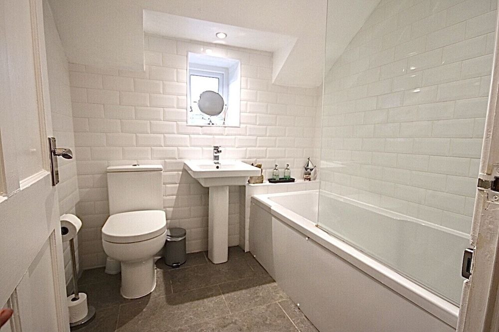 Kindly Light Cottage Cottage, Private Bathroom 8