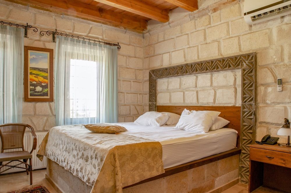 Ottoman Cave Suites Stone Room 11