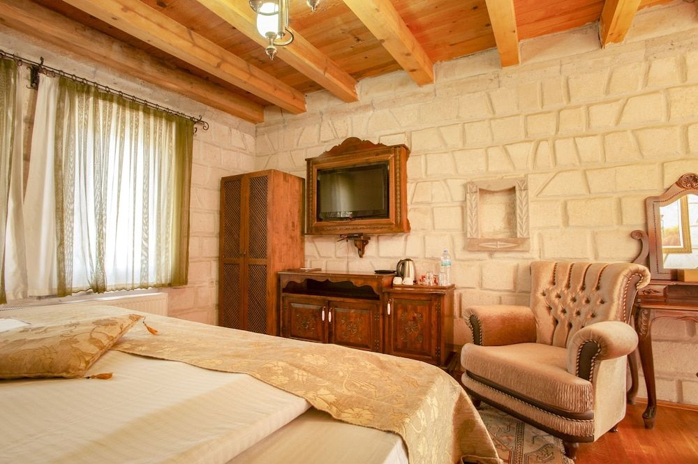Ottoman Cave Suites Stone Room 8