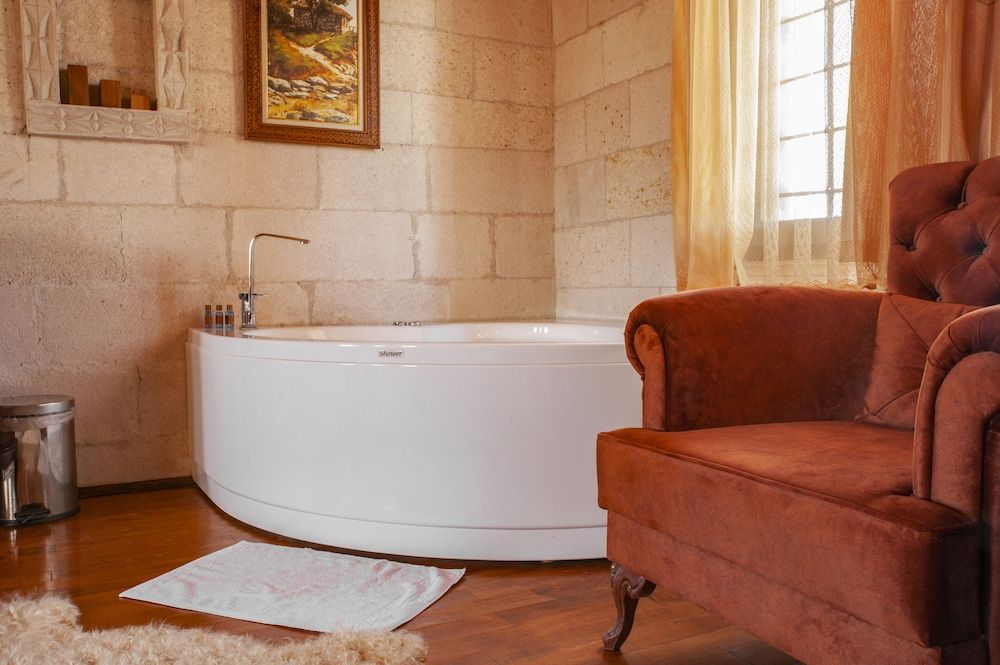 Deep Soaking Bathtub