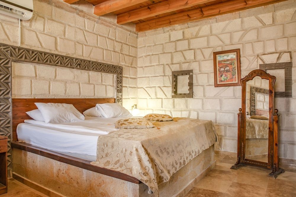 Ottoman Cave Suites Stone Room 13