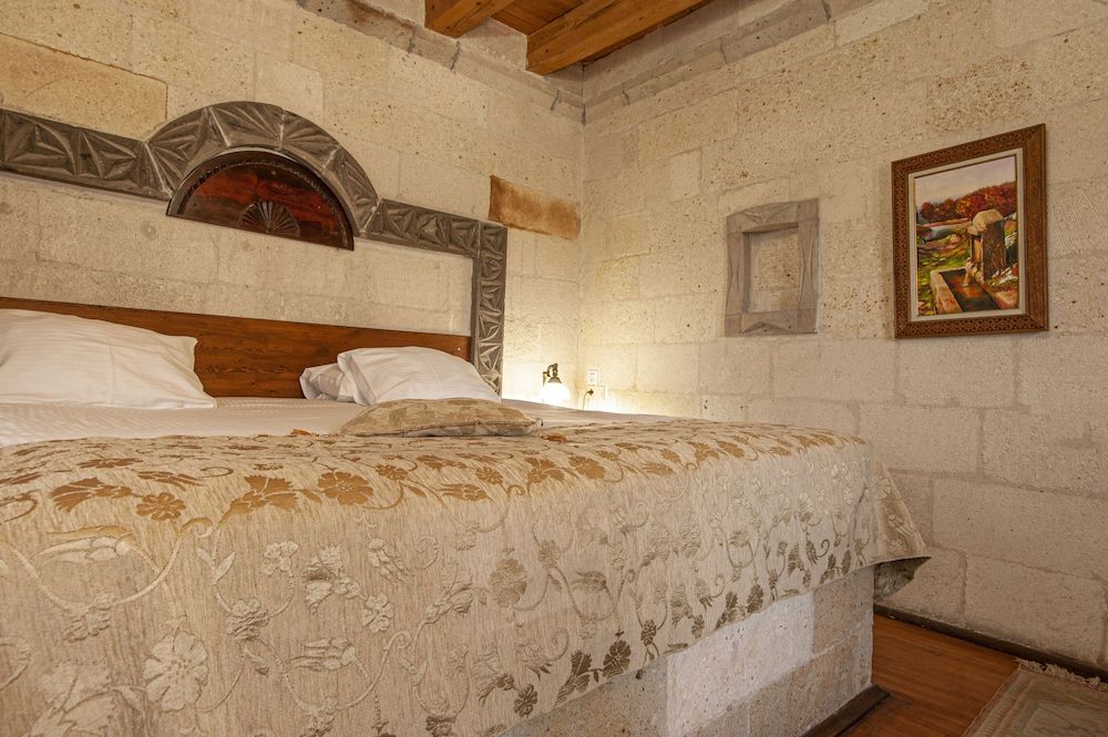 Ottoman Cave Suites Stone Room 4