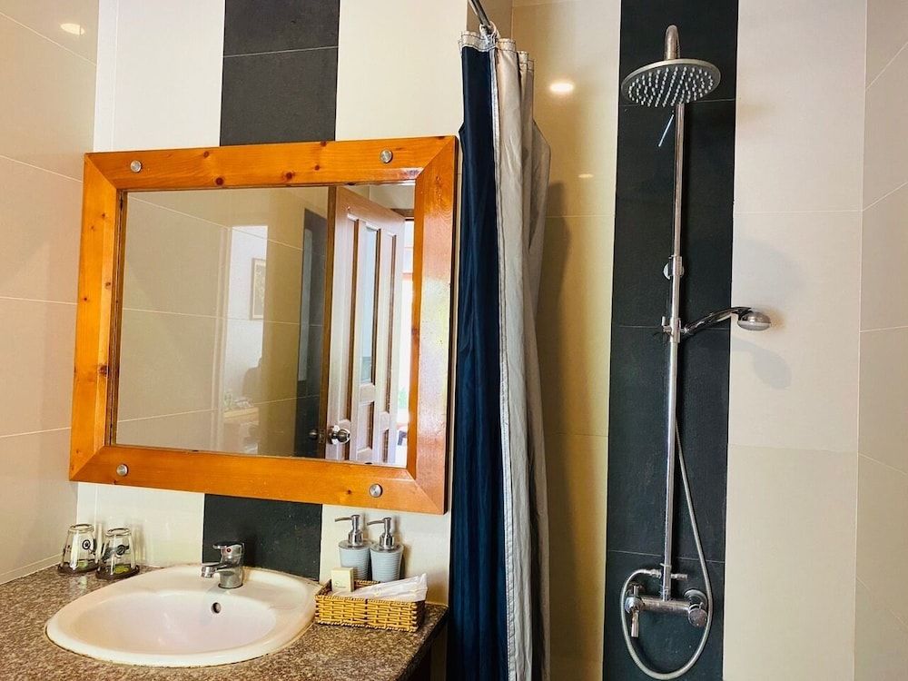 Dat Lanh Resort Family Room, Garden View (6pax) 5