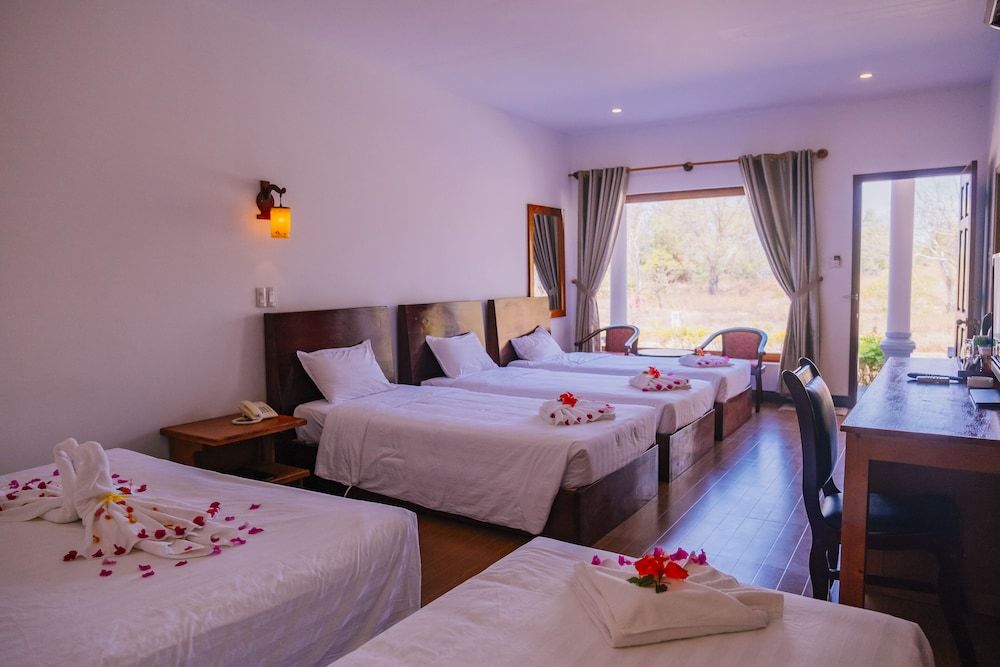 Dat Lanh Resort Family Room, Garden View (6pax) 2