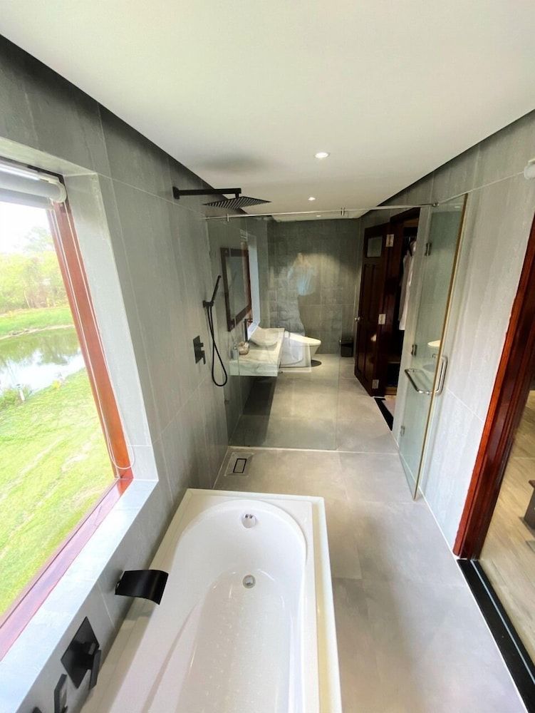 Dat Lanh Resort Bungalow Suite, Beachfront 8