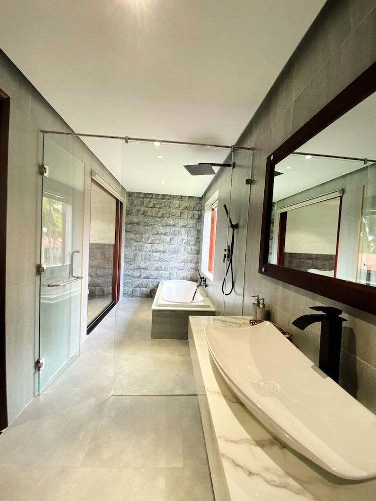 Dat Lanh Resort Bungalow Suite, Beachfront 6