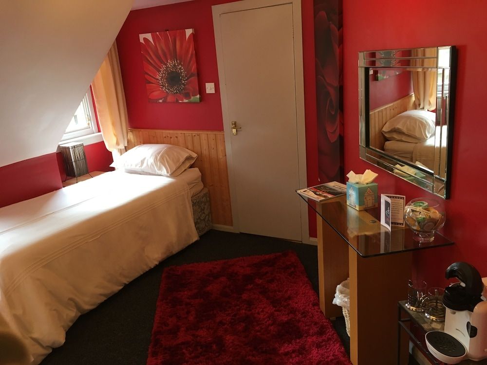 The Folly Hotel Triple Room 2