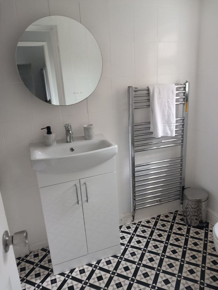 Exclusive House, Private Bathroom (Spacious 3 Bedr)