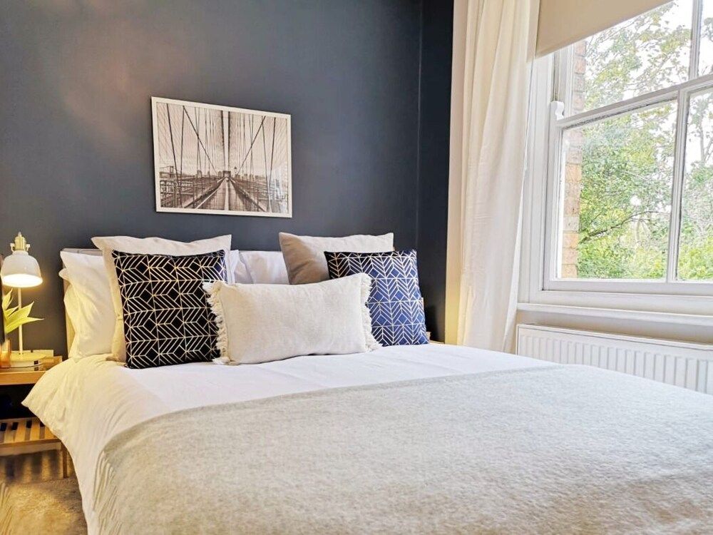 Bright, Charming & Peaceful Oxford Apartment