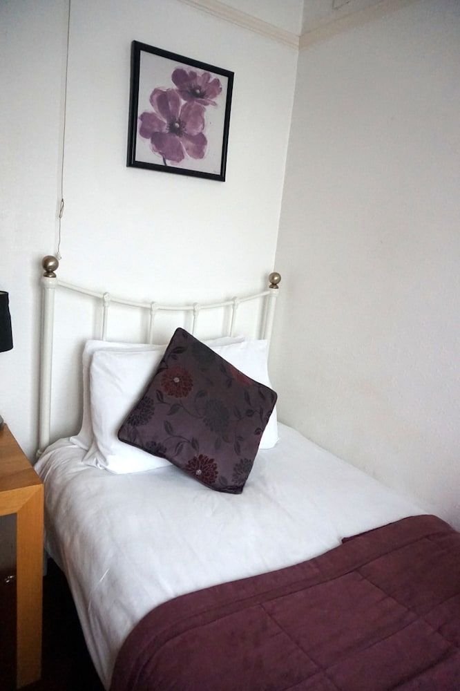 Single Room, Shared Bathroom