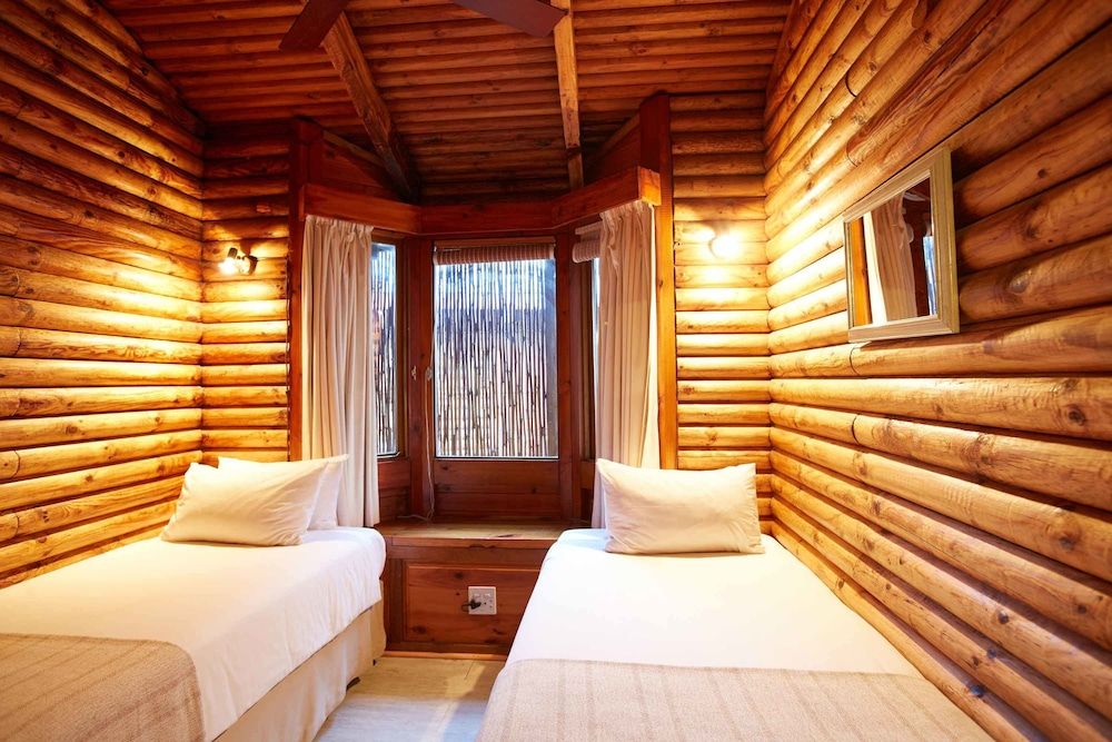 Under Milkwood Resort Hillside Chalet 3