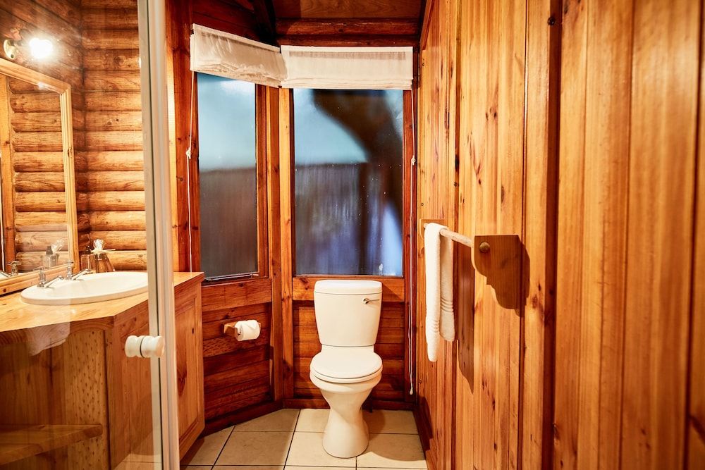 Under Milkwood Resort Hillside Chalet 6