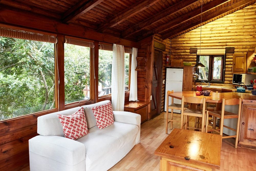 Under Milkwood Resort Hillside Chalet 8