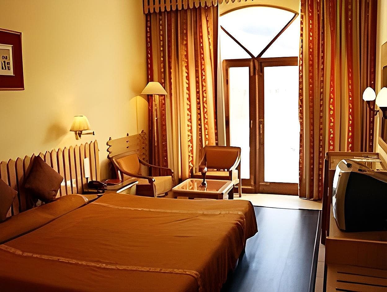 Shingar Regency Manali (Centrally Located with Private Balconies) Regency Room 2